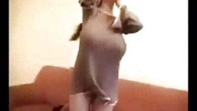 පිරිමියා ගැහැණු ළමයාට කෙලවීමට උනන්දු වන අතර ඇගේ ආදරණීයයා ගැන තැකීමක් නොකරයි