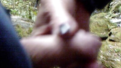 විශාල බූරුවෙකු සමඟ දිගු හිසකෙස් ඇති නව යොවුන් වියේ ආදරණීය ටාරා ඩෝං පදියි
