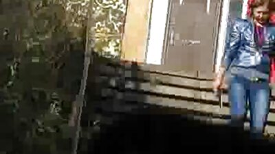 උණුසුම් ආධුනිකයෙක් ඩික් උරා ගැනීමෙන් පසු ගිල දැමීමට බිය නැත