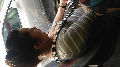 විශාල පොල් සහිත කපුටන්ගේ හිසකෙස් ඇති MILF ශල්‍ය වෛද්‍යවරයාට ස්තූති කිරීමට පුසී භාවිතා කරයි