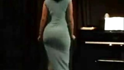 ඝන ඉණ ඇති කාන්තාවක් Kayla Kayden කිරි මුදලාලිගෙන් එය කරන ලෙස ඉල්ලයි