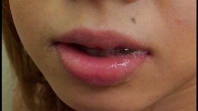 සුදුමැලි සුන්දරත්වය කුකුළා මත හුස්ම හිර කර දමා ඇත