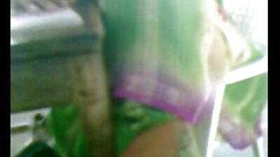 වෙහෙස මහන්සි වී වැඩ කිරීමෙන් පසු ස්වභාවික ජෝගු සහිත අලංකාරය හොඳින් ගැලවී ගියේය