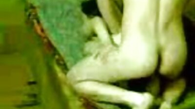 විදේශීය රෙඩ්හෙඩ් බබෙක් වෙරළේ ඇණ ගසයි