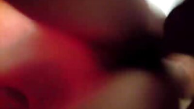 ගෑණු ළමයෙක් අද එයාගේ පස්ස පැත්තට වෙලා ඉන්නවා