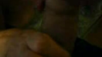 Blonde ඇත්තෙන්ම සරාගී ස්නානය කරන අතර ඇය එහි තනිවම නොවේ