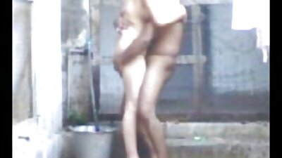 18 හැවිරිදි යෞවනිය ඇගේ සියුම් අත සහ තනපට කටුවක් මත භාවිතා කරයි
