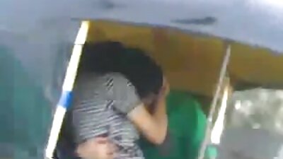 ඇයට මෙතෙක් සිටි විශාලතම කළු කුකුළා ඇගේ රැවුල කපන ලද පුකේ පුරවා ඇත