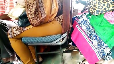 ලස්සන ඇගක් තියෙන brunette කෙනෙක් හොඳට ඇඳ උඩ කෙලවෙනවා